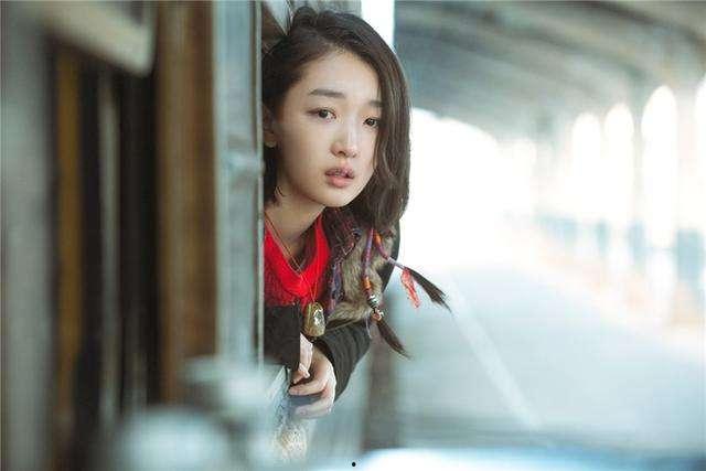 娱乐吃瓜君周冬雨04